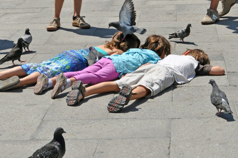 Venice-Italy-children-pidgeons.jpg